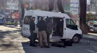 Iğdır Belediyesi Önündeki Şüpheli Paket Fünye ile Patlatıldı