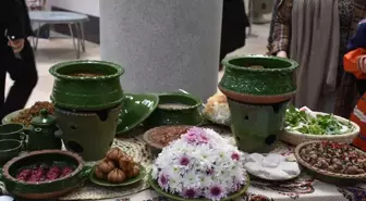 İran'da düzenlenen yemek festivalinde yöresel yemekler sergilendi