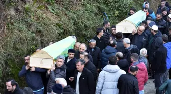 Kuzey Marmara Otoyolu'nda yaşanan trafik kazasında hayatını kaybedenler Giresun'da toprağa verildi