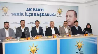 Mevlüt Çavuşoğlu Serik İlçe Başkanı Ahmet Söker'i ziyaret etti