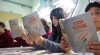 Muğla'da bir öğretmen öğrencilere kitap yazma alışkanlığını arttırmak için kendi hikayesini anlattı