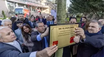 CHP Genel Başkanı Özgür Özel, CHP Genel Merkezi bahçesine çınar ağacı dikti