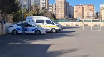 Pendik'te Okul Tuvaletinde Bıçaklı Saldırı: 9. Sınıf Öğrencisi Yaralandı