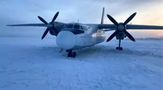 Rus Uçağı Donmuş Nehre Acil İniş Yaptı