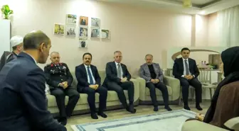 İstanbul Valisi ve Bayrampaşa Belediye Başkanı Şehit Ailesini Ziyaret Etti