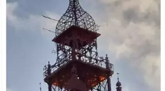 Blackpool Kulesi'ne yapılan yangın ihbarı plastik ağ çıktı