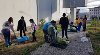 Yozgat'ta öğrenciler atık malzemelerle sahipsiz kedilere barınak yaptı