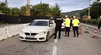 Muğla'nın Bodrum ilçesine 1 günde 10 bin araç giriş yaparken, ekipler ise yılbaşı öncesi gece gündüz uygulama yapmaya başladı