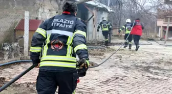 Elazığ'da bir evin bahçesinde çıkan yangın söndürüldü