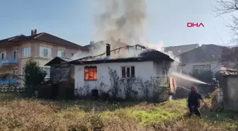 Felçli anne ve oğlu sobadan çıkan yangında kurtarıldı