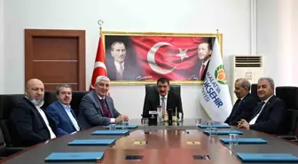 Türk Kızılay Malatya Şube Başkanlığı Yönetimi Malatya Büyükşehir Belediye Başkanı Selahattin Gürkan'ı Ziyaret Etti