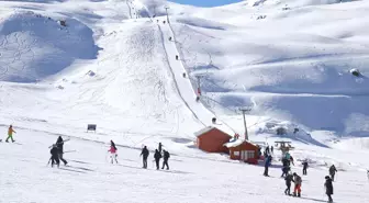 Hakkari'de Merga Bütan Kayak Merkezi'nde Yılbaşı Yoğunluğu