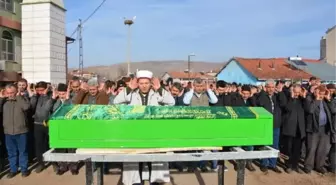 Aile kavgasında hayatını kaybeden genç toprağa verildi! Cenazede geniş güvenlik önlemi