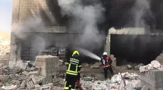 Mersin'de İnşaat Halindeki Binada Çıkan Yangın Söndürüldü