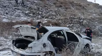 Ağrı'nın Tutak ilçesinde otomobil şarampole devrildi, 3 kişi yaralandı