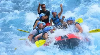 Antalya'da Rafting Yapan Turist Sayısı 1 Milyonu Geçti