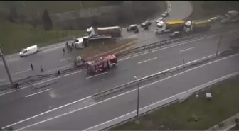 Basın Ekspres Yolu'nda iki kamyon devrildi-1