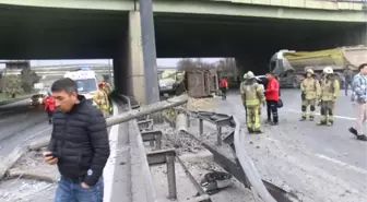 Basın Ekspres Yolunda Hafriyat Yüklü Kamyonlar Devrildi, 5 Kişi Yaralandı