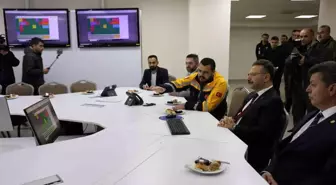 Eskişehir Valisi Hüseyin Aksoy, Yılbaşı Akşamı Görev Yapan Güvenlik ve Sağlık Çalışanlarını Ziyaret Etti