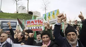 Gazze Dayanışma Platformu, İsrail'in Gazze'ye yönelik saldırılarını ABD'nin İstanbul Başkonsolosluğu önünde protesto etti