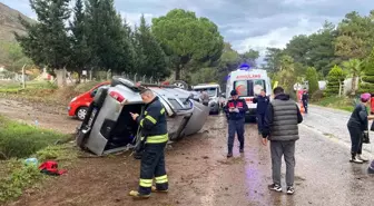 Marmaris'te kamyonet takla attı, şoför yaralı olarak kurtarıldı