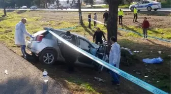 Antalya'da Otomobil Ağaca Çarptı: 1 Ölü, 1 Yaralı