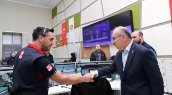 Sakarya Valisi Yaşar Karadeniz, yılbaşı için uygulama yapan polis ve jandarma ekiplerini ziyaret etti
