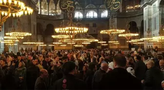 Yılın son gününde Ayasofya-i Kebir Cami-i Şerifi'ne yerli ve yabancı turistler akın etti
