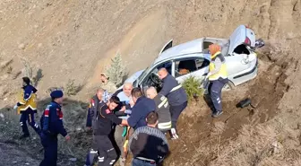 Yozgat'ta Otomobil Şarampole Devrildi: 5 Yaralı