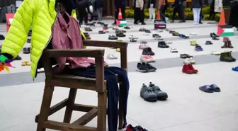Kocaeli'de Filistin'e destek için sessiz ayakkabı nöbeti düzenlendi