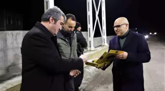 Ağrı Valisi Mustafa Koç, Yılbaşı Nedeniyle Görev Başındaki Personel ve Vatandaşları Ziyaret Etti