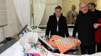AK Parti Meclis Grup Başkanı Abdullah Güler, Sivas'ta yeni yılın ilk bebeğine altın hediye etti