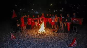 Antalya'da Yaz Kış Denize Girenler Grubu 2024 Yılını Denizde Karşıladı