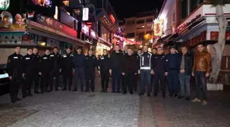 Alanya Belediye Başkanı Adem Murat Yücel, kolluk kuvvetlerini ve sağlık çalışanlarını ziyaret etti