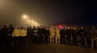 Beşiri Kaymakamı Muhammed Yılmaz, güvenlik güçleri ve sağlık personelini ziyaret etti