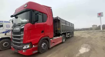 Elazığ'da otomobil ile tırın çarpışması sonucu 4 kişi yaralandı