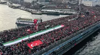 Galata Köprüsü'ndeki tarihi yürüyüş dünya basınında geniş yer buldu