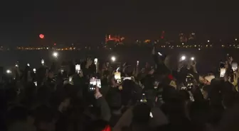İstanbul'da Binlerce Kişi Yeni Yıla Coşkuyla Girdi