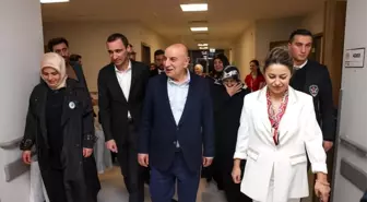 Ankara Keçiören Belediye Başkanı, Etlik Şehir Hastanesi'nde yeni yılın ilk bebeklerini ziyaret etti