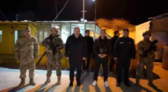 Kilis Valisi Tahir Şahin, görev başında bekleyen kolluk kuvvetlerini ziyaret etti