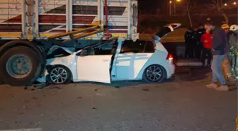 Otomobil tıra ok gibi saplandı: 2 kişi ağır yaralandı