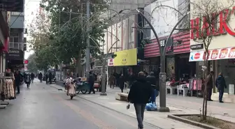 Batman'da Pamuk Şeker Satan Seyyar Satıcının Çevre Temizliğine Örnek Davranışı
