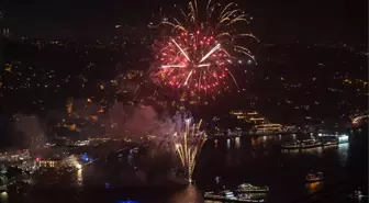 Türkiye yeni yıla coşkuyla girdi! İşte il il kutlamalardan kareler