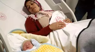 2024'ün ilk bebeği depremin vurduğu Hatay'da dünyaya geldi