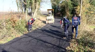 İzmit Belediyesi, Bayraktar köyünde yol yenileme çalışması gerçekleştirdi