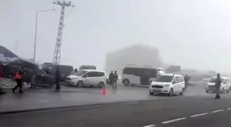 Bitlis-Güroymak Yolunda Zincirleme Trafik Kazası: 18 Yaralı