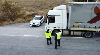 Afyonkarahisar'da jandarma ekipleri kış lastiği denetimi yaptı