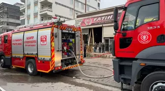 Gaziantep'te yangına müdahale eden itfaiye eri çatıdan düştü