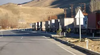 Esendere Gümrük Kapısı'nda 10 Kilometrelik TIR Kuyruğu Oluştu