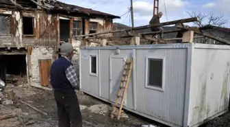 Bolu'da Ahşap Evini Kaybeden 90 Yaşındaki İrfan Yazgan İçin Konteyner Hazırlandı